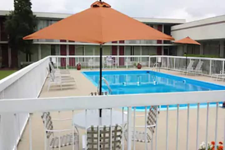 Pool 33 of 43